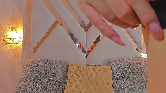 anni honeyriveras online show from 09.24.25