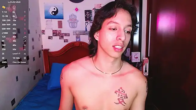 Snapshot of DannyPhantom555 chatting on 10.01.25 DannyPhantom555 online show from 10.01.25