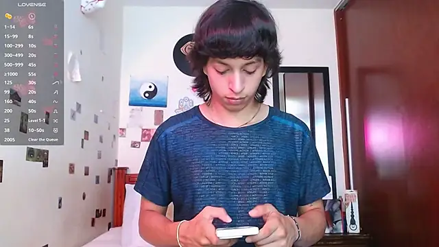 Snapshot of DannyPhantom555 chatting on 10.22.25 DannyPhantom555 online show from 10.22.25