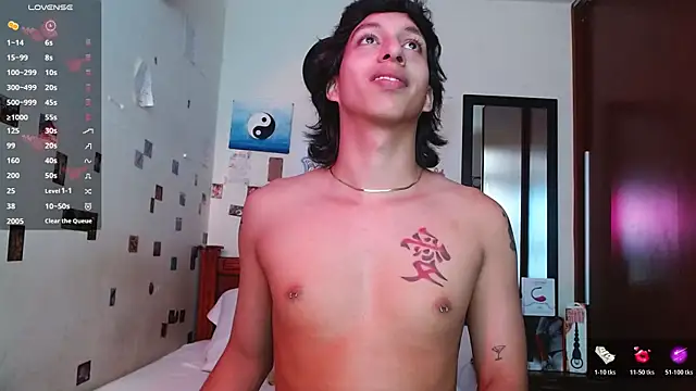 Snapshot of DannyPhantom555 chatting on 10.23.25 DannyPhantom555 online show from 10.23.25