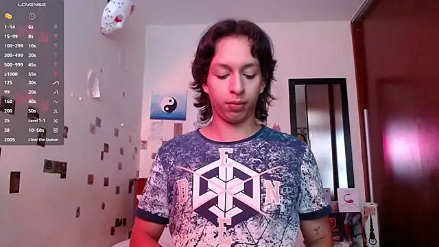 Snapshot of DannyPhantom555 chatting on 10.25.25 DannyPhantom555 online show from 10.25.25