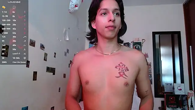 Snapshot of DannyPhantom555 chatting on 10.27.25 DannyPhantom555 online show from 10.27.25