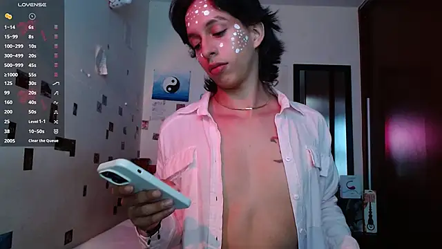 Snapshot of DannyPhantom555 chatting on 10.29.25 DannyPhantom555 online show from 10.29.25