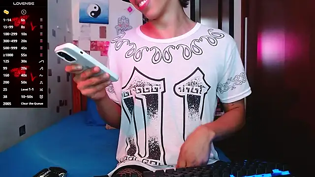 Snapshot of DannyPhantom555 chatting on 11.28.25 DannyPhantom555 online show from 11.28.25