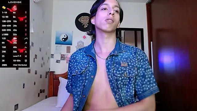 Snapshot of DannyPhantom555 chatting on 12.04.25 DannyPhantom555 online show from 12.04.25