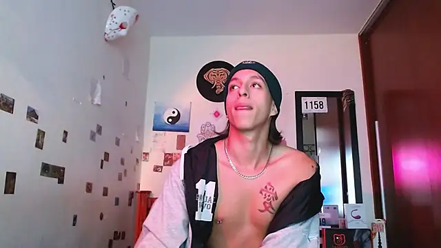 Snapshot of DannyPhantom555 chatting on 12.20.25 DannyPhantom555 online show from 12.20.25