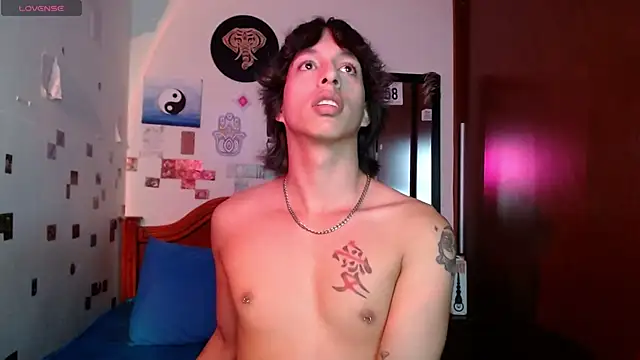 Snapshot of DannyPhantom555 chatting on 01.05.26 DannyPhantom555 online show from 01.05.26