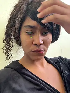 Snapshot of LuckyKhloe chatting on 09.26.25 LuckyKhloe online show from 09.26.25