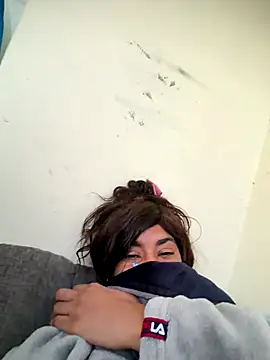 Snapshot of LuckyKhloe chatting on 10.15.25 LuckyKhloe online show from 10.15.25