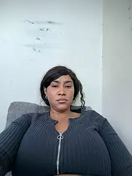 Snapshot of LuckyKhloe chatting on 10.29.25 LuckyKhloe online show from 10.29.25