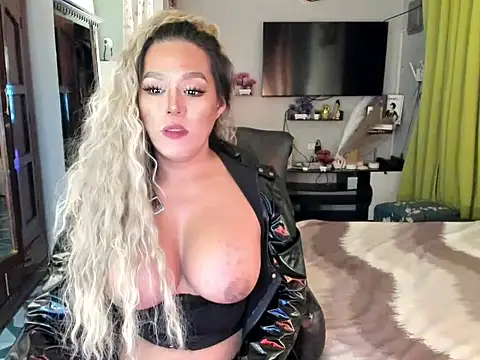 Snapshot of Queen_Angela6 chatting on 10.16.25 Queen Angela6 online show from 10.16.25