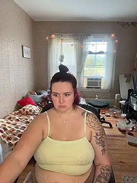 Snapshot of goddesskass chatting on 10.15.25 goddesskass online show from 10.15.25