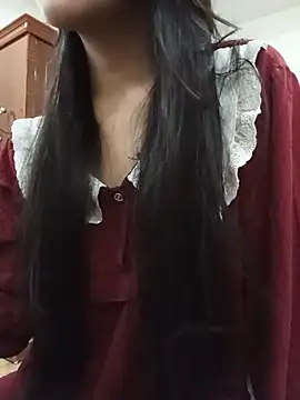 Emi Fujin online show from 11.25.25