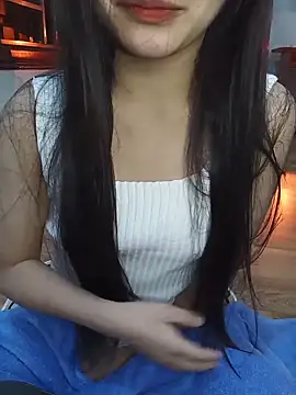 Emi Fujin online show from 11.28.25