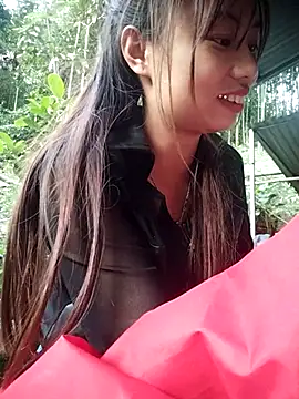 Snapshot of Dung-Thao19 chatting on 10.30.25 Dung-Thao19 online show from 10.30.25