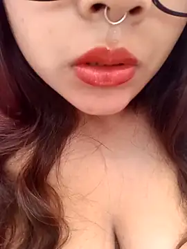 Snapshot of Hott_Muskan chatting on 11.30.25 Hott Muskan online show from 11.30.25