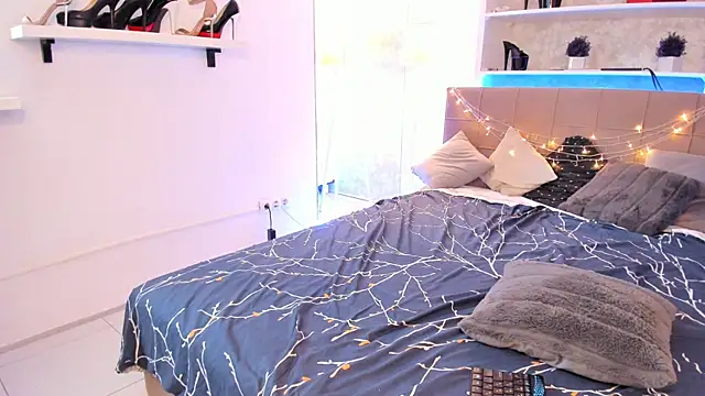 IsabelKiss online show from 07.12.26