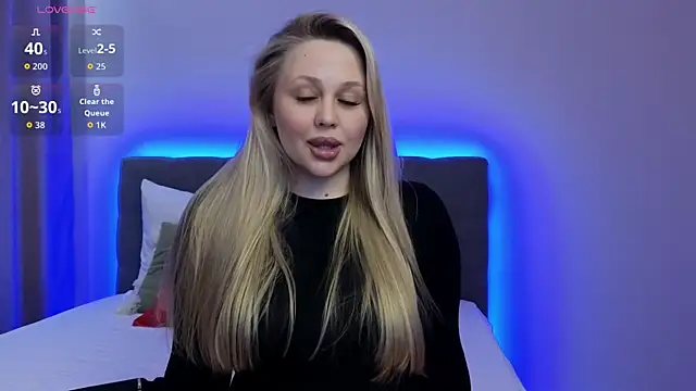 Snapshot of Estella_Elwood chatting on 10.18.25 Estella Elwood online show from 10.18.25