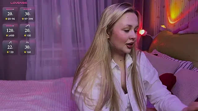 Snapshot of Estella_Elwood chatting on 02.12.26 Estella Elwood online show from 02.12.26