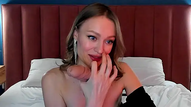 Snapshot of EvelynPoole chatting on 04.11.26 EvelynPoole online show from 04.11.26