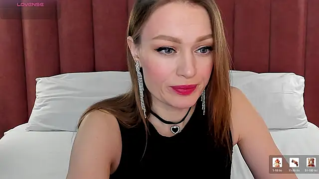 Snapshot of EvelynPoole chatting on 04.14.26 EvelynPoole online show from 04.14.26