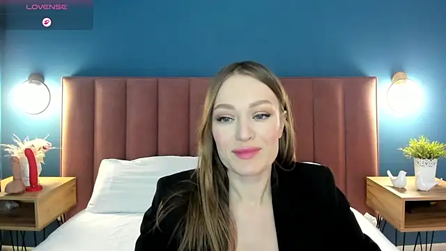 Snapshot of EvelynPoole chatting on 04.16.26 EvelynPoole online show from 04.16.26