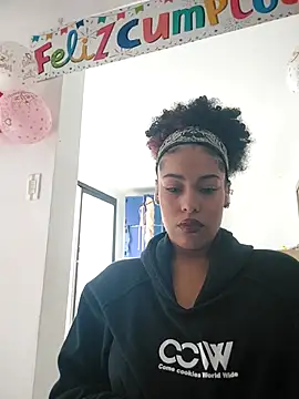 Snapshot of delaylacruz chatting on 10.07.25 delaylacruz online show from 10.07.25