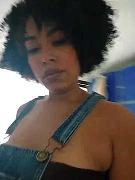 Snapshot of delaylacruz chatting on 10.08.25 delaylacruz online show from 10.08.25