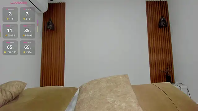 Snapshot of delaylacruz chatting on 10.10.25 delaylacruz online show from 10.10.25