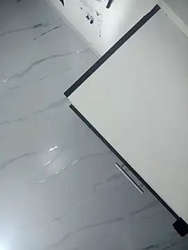 Snapshot of delaylacruz chatting on 11.22.25 delaylacruz online show from 11.22.25