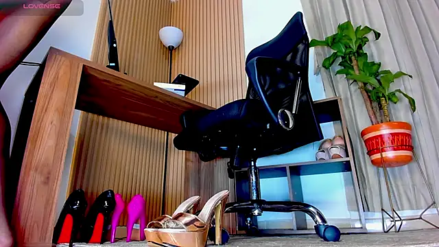 Snapshot of Anastacia_lestrange chatting on 10.17.25 Anastacia lestrange online show from 10.17.25