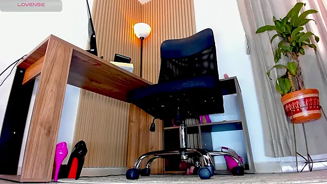 Snapshot of Anastacia_lestrange chatting on 11.05.25 Anastacia lestrange online show from 11.05.25