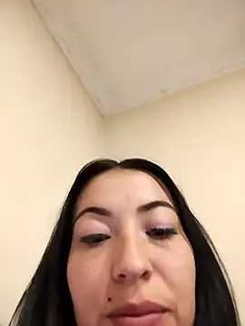 Snapshot of angelicroose2 chatting on 10.29.25 angelicroose2 online show from 10.29.25