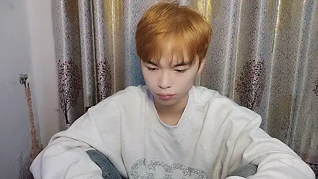 Snapshot of w5206t chatting on 11.30.25 w5206t online show from 11.30.25