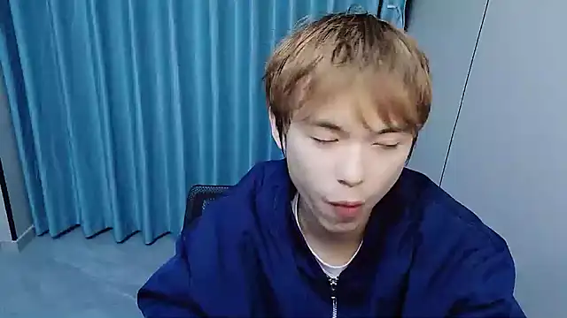 Snapshot of w5206t chatting on 04.03.26 w5206t online show from 04.03.26