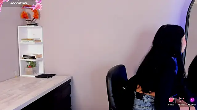 Emma  clark  online show from 10.01.25