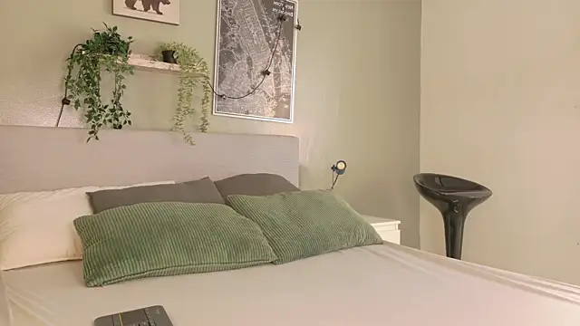 Nickifox   online show from 10.21.25