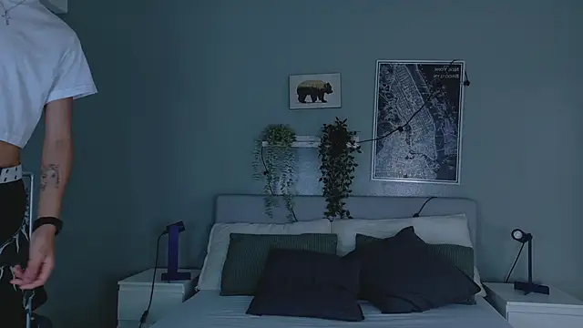 Nickifox   online show from 12.15.25