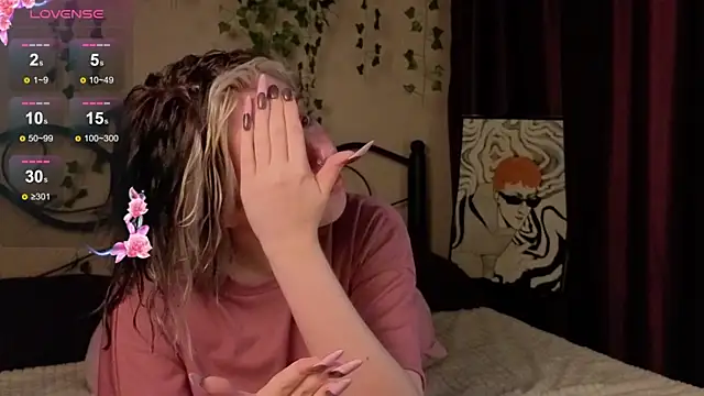 Snapshot of IrisSoCute chatting on 11.11.25 IrisSoCute online show from 11.11.25