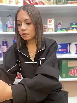 PrettyAmber online show from 04.12.26