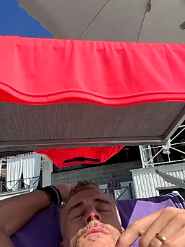 Axl hot online show from 09.19.25