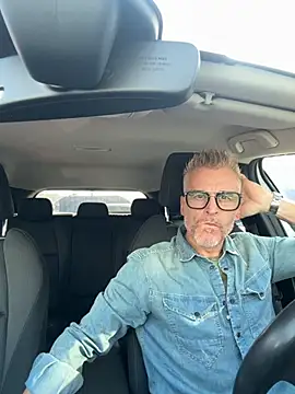 Axl hot online show from 09.20.25