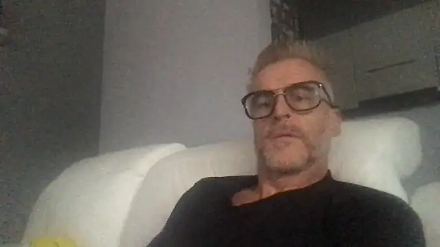 Axl hot online show from 09.23.25