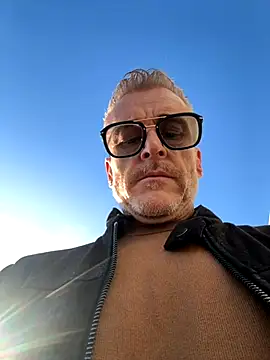 Axl hot online show from 11.05.25