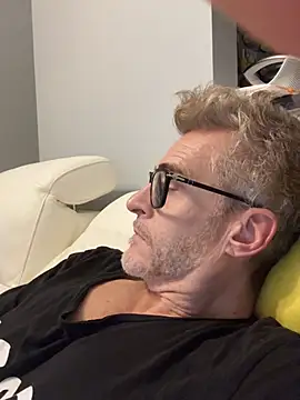 Axl hot online show from 02.20.26