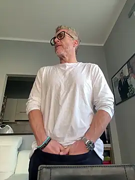 Axl hot online show from 02.24.26