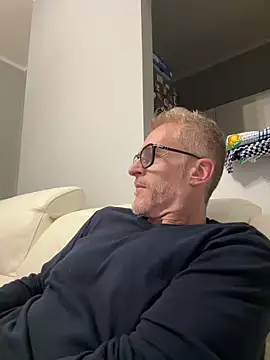 Axl hot online show from 03.16.26