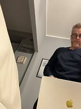 Axl hot online show from 03.29.26