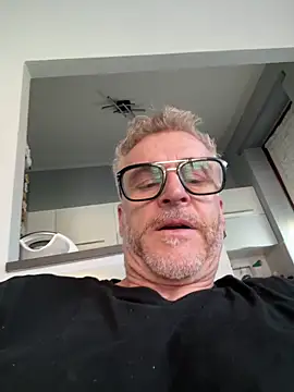 Axl hot online show from 04.05.26