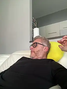 Axl hot online show from 04.18.26